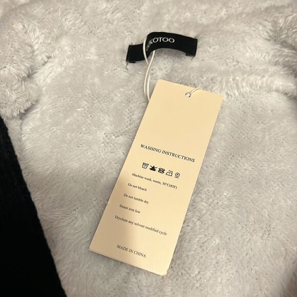 Dokotoo Toggle Button Sweater - Picture 4 of 6